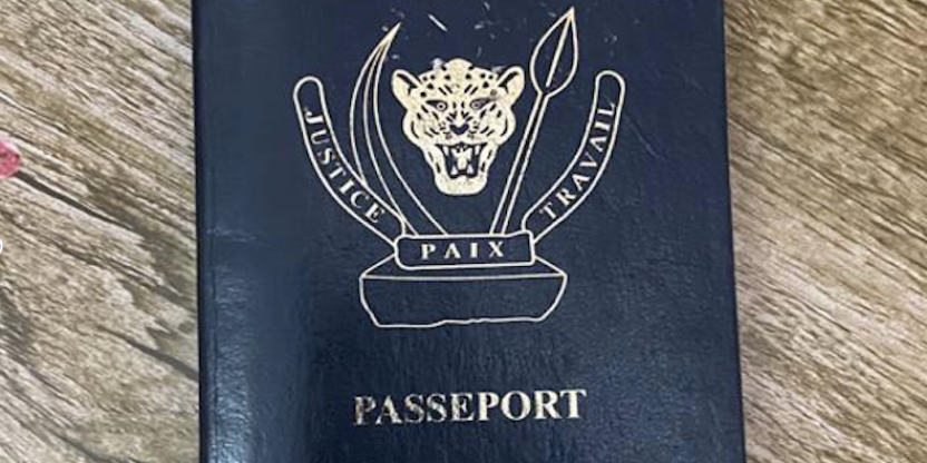 6196b546671696c7d4352ff7_Passeport-cover-DRC.png